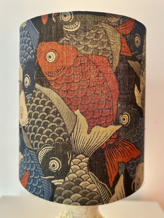 Image 1 of Lampe de table Small Fat Lava avec abat-jour japonais koi