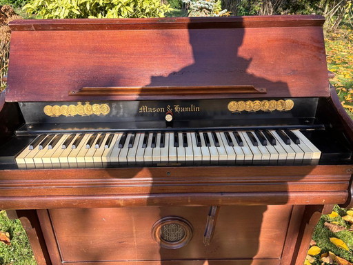Antique working Mason & Hamlin organ
