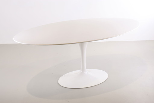 Knoll Tulip tafel by Eero Saarinen