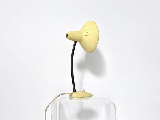 Lampada da tavolo vintage, Giallo pastello, anni '60, Lampade da tavolo, Metallo (foto 4 di 11)