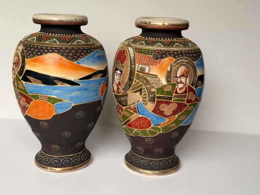 Set of 2 Japanese Satsuma vases 