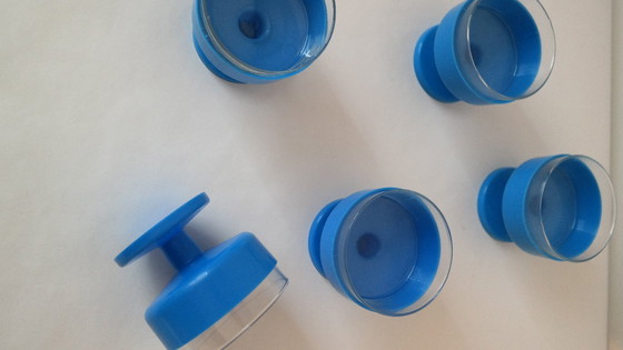 Image 1 of 5 bicchieri vintage con supporto in plastica su piede, 1960/70.