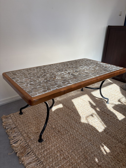 Table basse vintage en hêtre, pierre naturelle et fonte, style Japandi, l114 cm