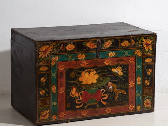 Antique Chinese painted trunk in pine wood – China, circa 1900 – Storage cabinet, Iron (photo 2 of 40)