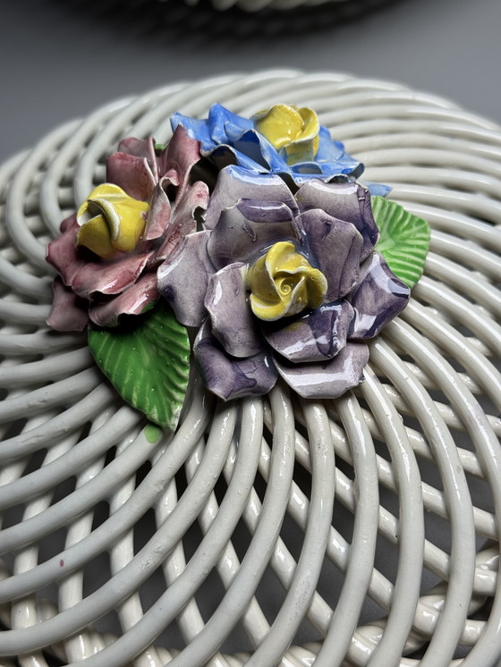 Image 1 of Grande cestino vintage in maiolica italiana con coperchio floreale