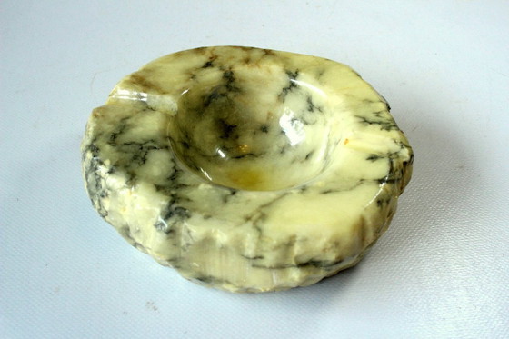 Image 1 of Schwerer Onyx Aschenbecher hand carved in Italy
