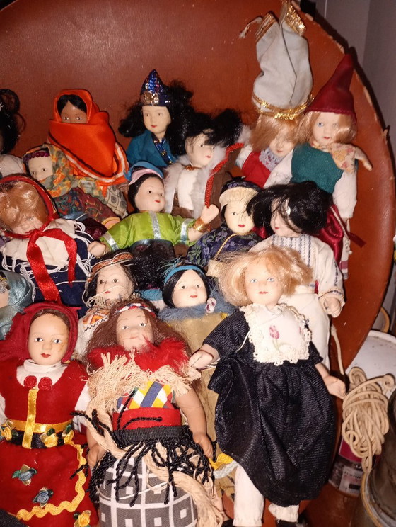 Porcelain World Dolls, 28 units – Sculpture (photo 3 of 7)