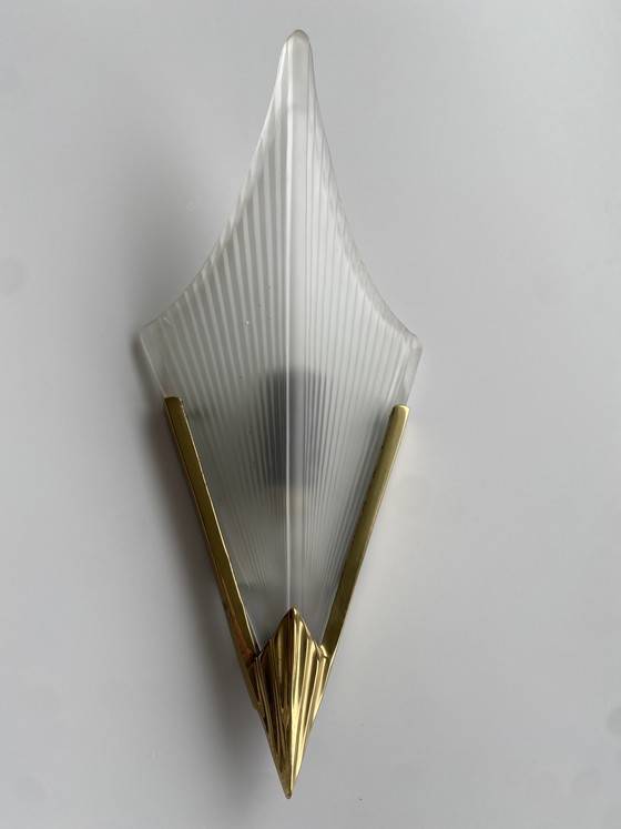 Image 1 of Vintage Art Deco wall lamp - brass with frosted glass - 1970s.