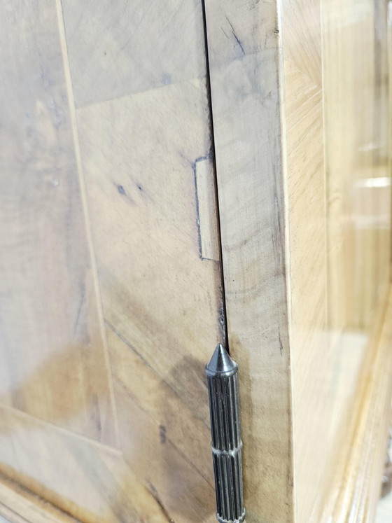 Mobile barocco in noce del XIX secolo con intarsi e gambe tornite – Credenze con vetrina, Wood, Barok (photo 11 of 29)