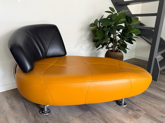 Leolux Kikko Chaise Longue. Giallo Nero pelle – Cromo (photo 4 of 6)