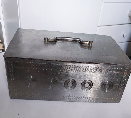 Antique Beaumont safe/cash box