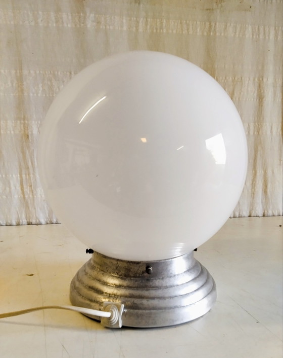 Image 1 of XXL-Tischleuchte aus opalisierendem Glas, 30 cm Durchmesser – Mitte des 20. Jahrhunderts