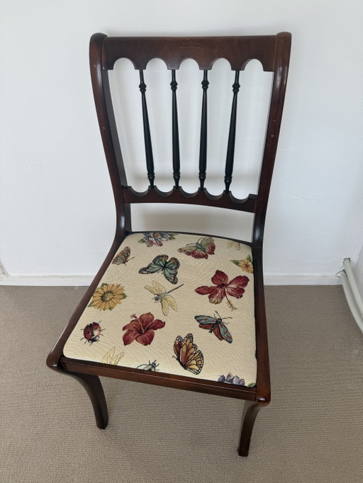 Chaise vintage en bois avec revêtement floral et papillon – eetkamerstoelen, Wood (photo 2 of 5)