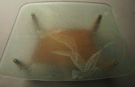 Image 1 of Grote art-deco salontafel met opvallend glazen blad, jaren 1940