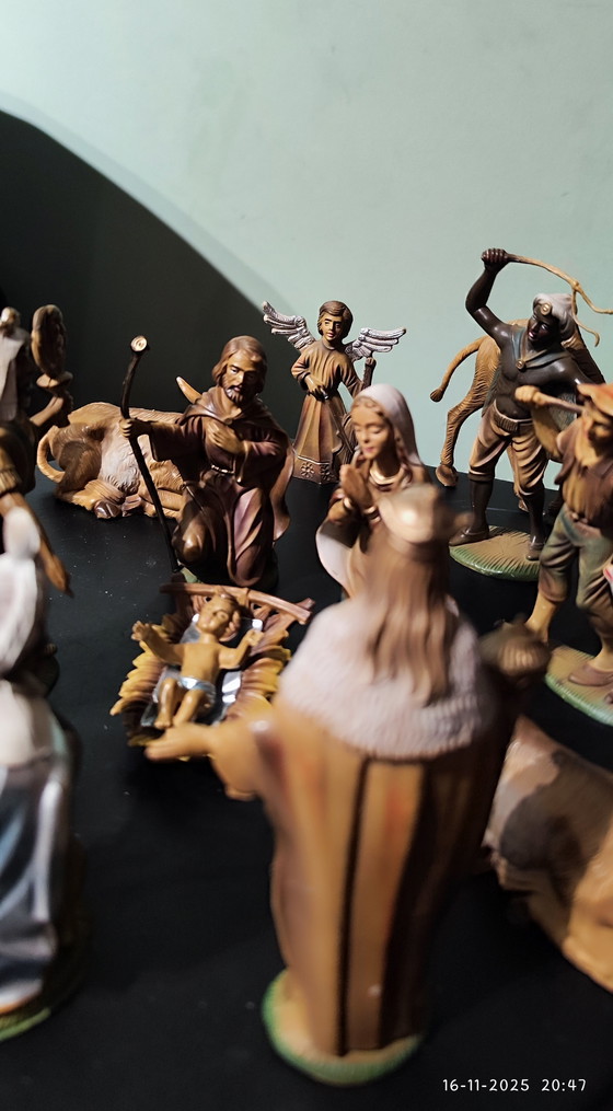 Image 1 of Very extensive old nativity scene / Christmas table