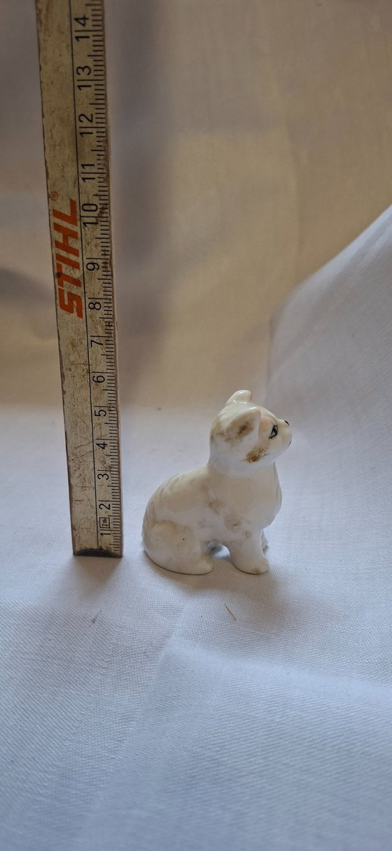 Mini Vintage Porcelain Cat – Decorative Objects (photo 4 of 5)
