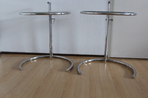 Deux tables d'appoint dites Eileen Gray