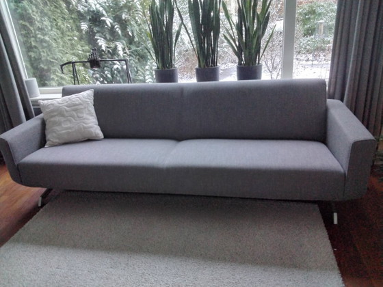 Image 1 of Wunderschönes, elegantes 3,5-Personen-Sofa mit speziellem Gestell von Jamé