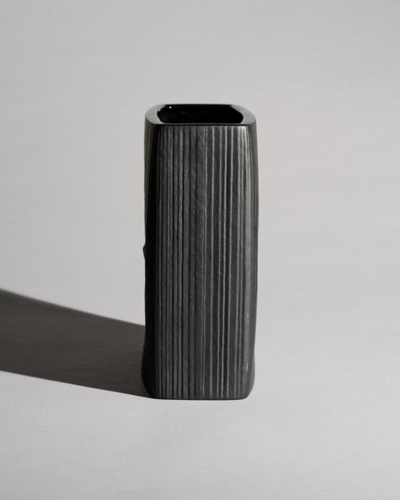 Image 1 of Zeldzame Ammoniten Porcelaine Noire porseleinen vaas Martin Freyer voor Rosenthal H24cm
