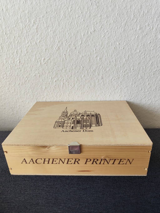 Boîte en bois d'Aachener Printen (pain d'épice) avec gravure de la cathédrale d'Aix-la-Chapelle, fermoir en métal, vintage.