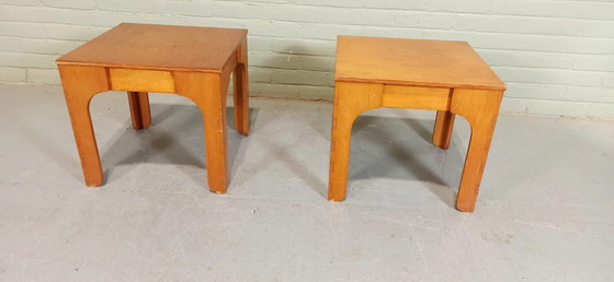 Image 1 of Set van 2 Vintage houten bijzettafels