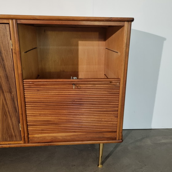 Image 1 of XX lang notenhout dressoir van William Watting voor Modernord, 1950s