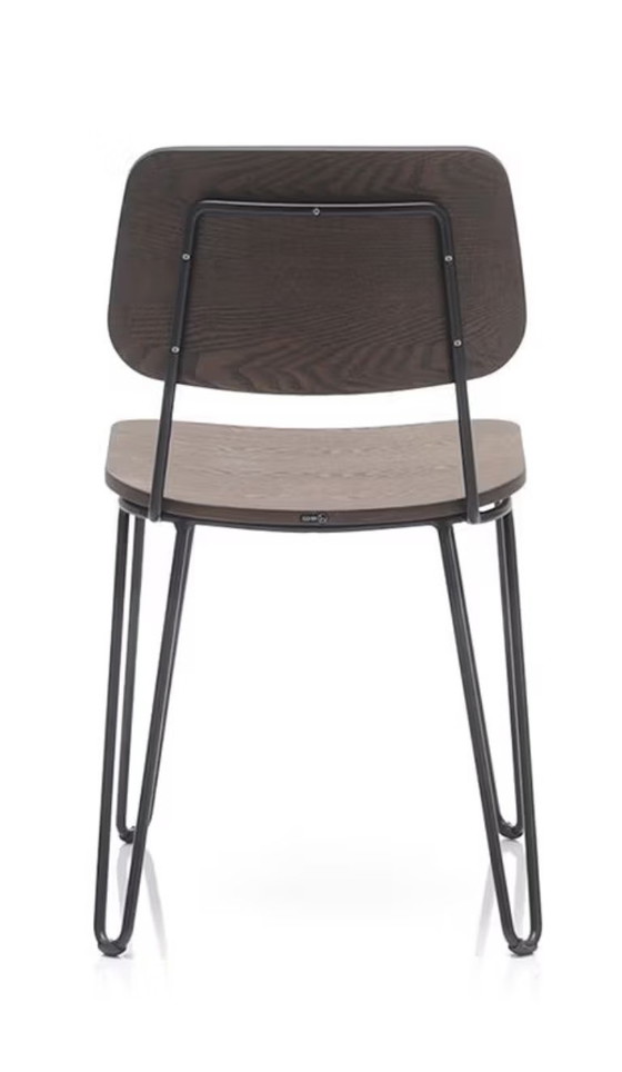 Image 1 of 8 sillas Go In Yago (madera de arce con estructura de acero con recubrimiento de polvo negro)