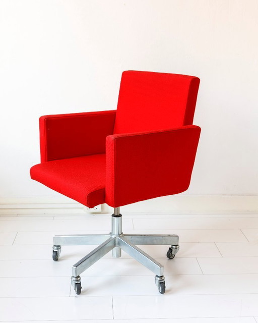 AVL office chair - design by Joep van Lieshout