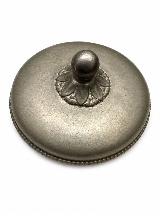 Image 1 of DATUM 1931 – Just Andersen tinnen doos (Mod. 786H) – Art Déco Danese