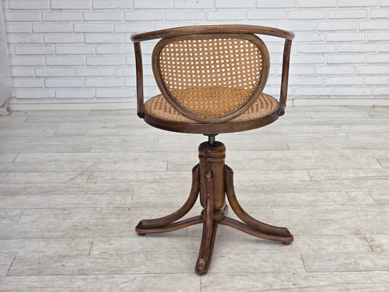 Années 1950, fauteuil pivotant, bois courbé, tissu d'ameublement en maille. – Chaises pivotantes, Metal (photo 12 of 15)