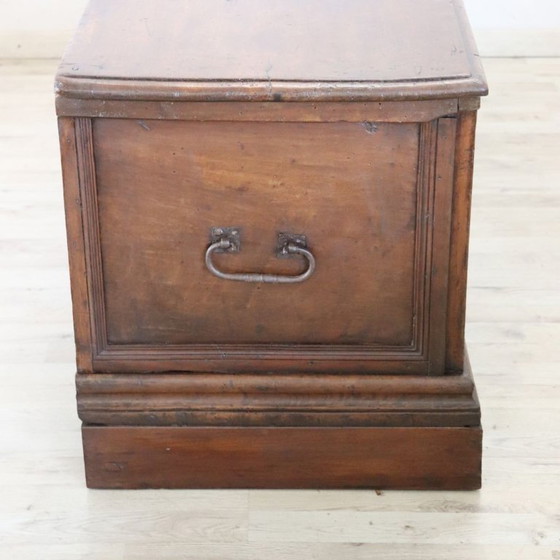 Antieke kist van massief walnotenhout, Italië, 17e eeuw – Ladekasten, Wood (photo 16 of 17)