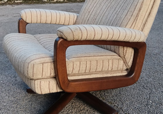 Image 1 of Drehsessel und Hocker aus der Mitte des 20. Jahrhunderts (1970er Jahre)