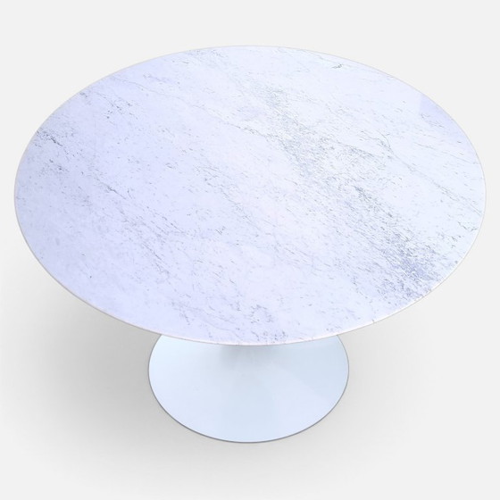 Knoll International Eero Saarinen Tulip Tisch Schreibtisch 137cm Marmor 1960er – Esstische, Marble, Aluminium (photo 3 of 6)
