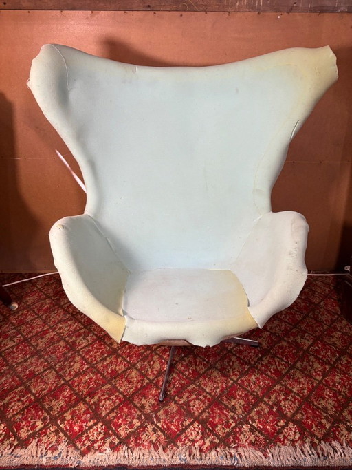 Poltrona Egg Chair Mid-Century Modern nello stile di Arne Jacobsen – Progetto di restauro Una fantastica poltrona Egg Chair Mid-