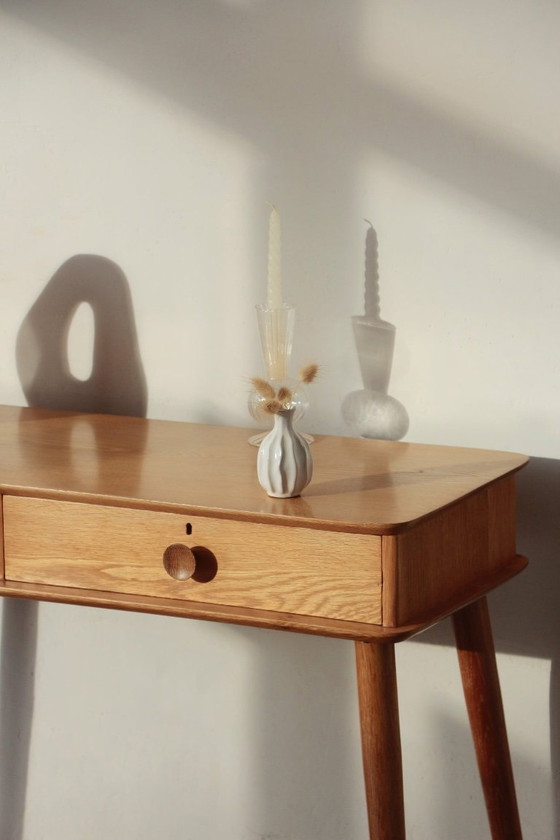 Image 1 of Console Vintage en Chêne Massif – Pieds Fuseaux & 2 Tiroirs