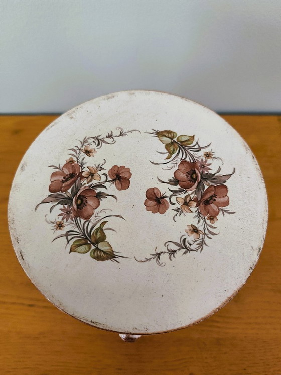 Image 1 of Antique round jewelry box