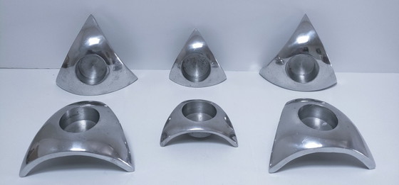 Sechs dreibeinige Aluminium-Kerzenhalter 90er Jahre, Silber (Foto 3 von 12)