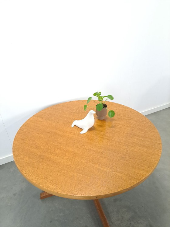 Image 1 of Tavolo da pranzo rotondo ovale allungabile in rovere