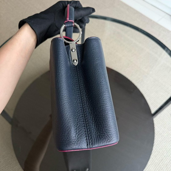 Image 1 of LOUIS VUITTON CAPUCINES BB - TAURILLON KALFSLEER MET NERF, MARINE ROGUE, MARINEBLAUW