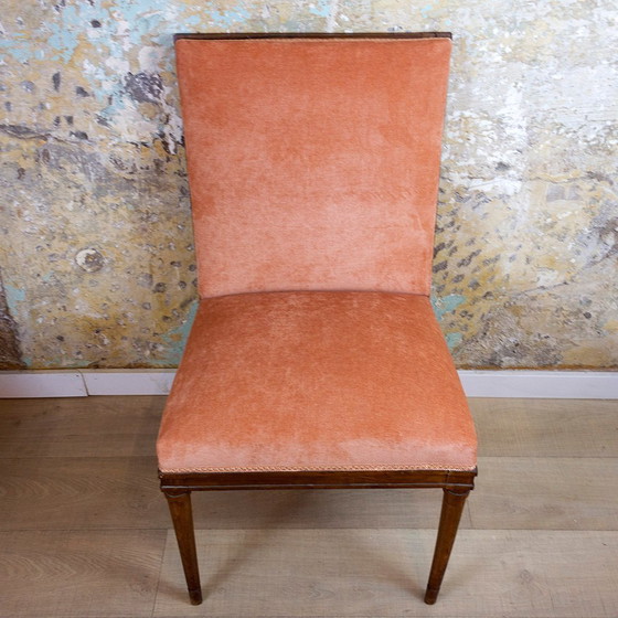 Image 1 of Silla española de nogal con asiento de terciopelo rosa, años 40
