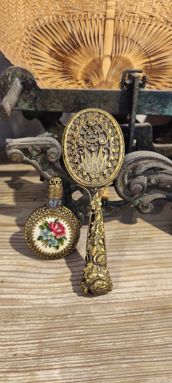 Image 1 of Vintage handspiegel en parfumflesje set.