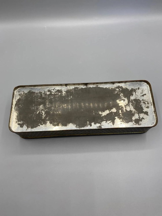 Lithographed Tin Box – 18th Century Style Gallant Scene – Early 20th Century – Decorative Objects (photo 3 of 7)