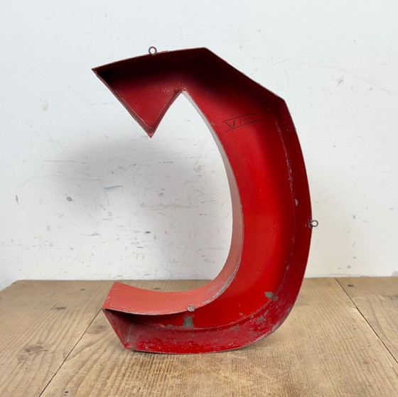 Image 1 of Lettera C in ferro rosso vintage, anni '70