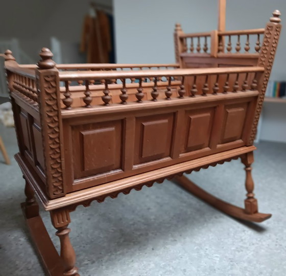 Image 1 of Cradle oak