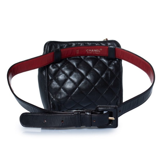 Chanel, vintage heuptasje van gewatteerd leer uit de jaren 90 – Riemtassen, Lambskin (photo 10 of 10)