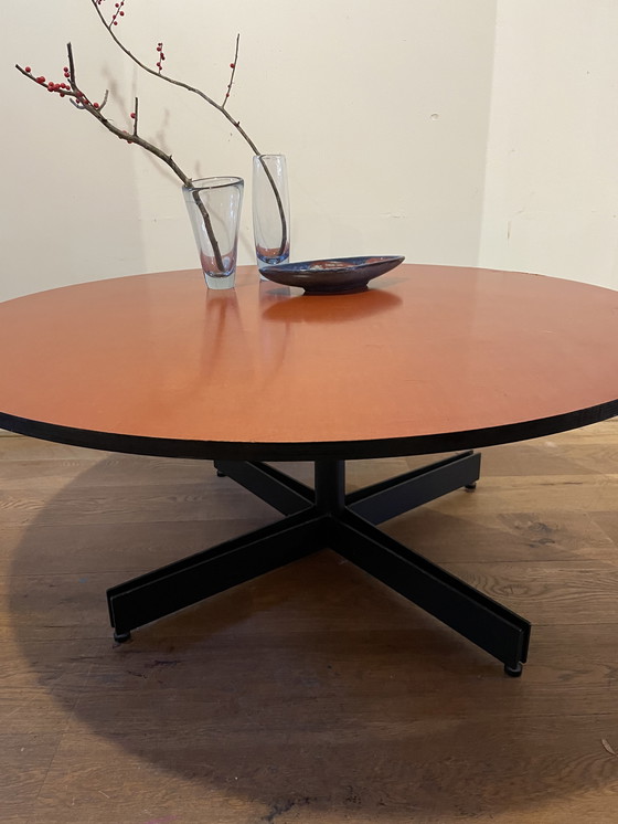 Image 1 of Runder Couchtisch mit Metallbeinen und Sperrholzplatte