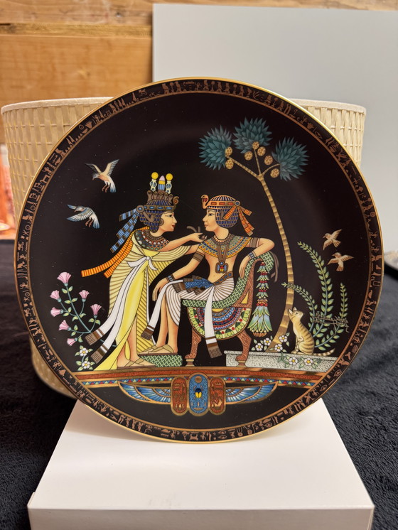 Image 1 of "The Legend of Tutankhamun" | 7 hand-painted porcelain collector plates in gold | mint condition