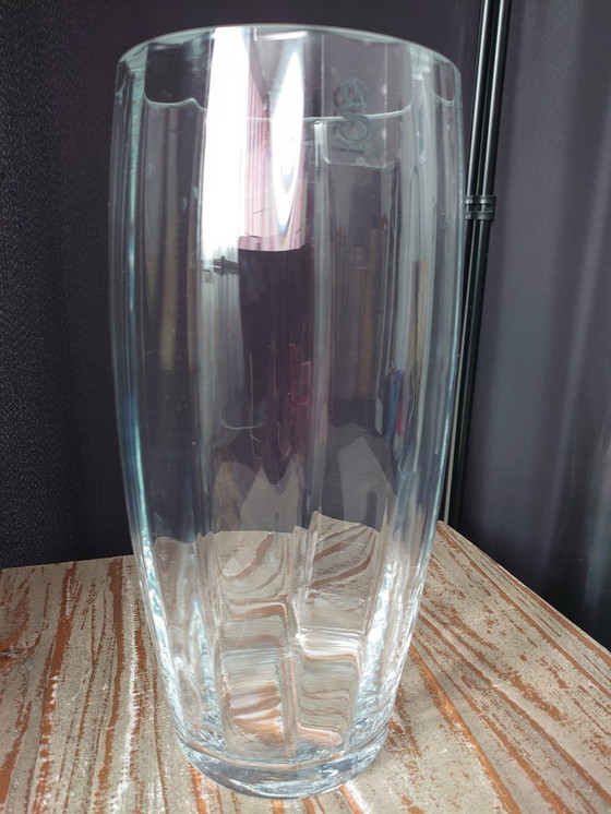 Image 1 of Vase en verre soufflé à la bouche avec facettes