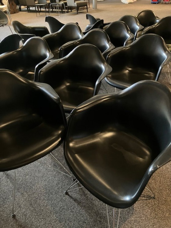 30 x Poltrona Vitra Eames DAR in plastica nera – Sedie da pranzo, Chrome (photo 2 of 5)