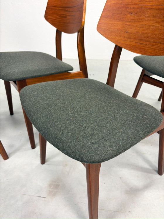 Image 1 of Set of Mid-Century Dining Chairs in Danish Design
